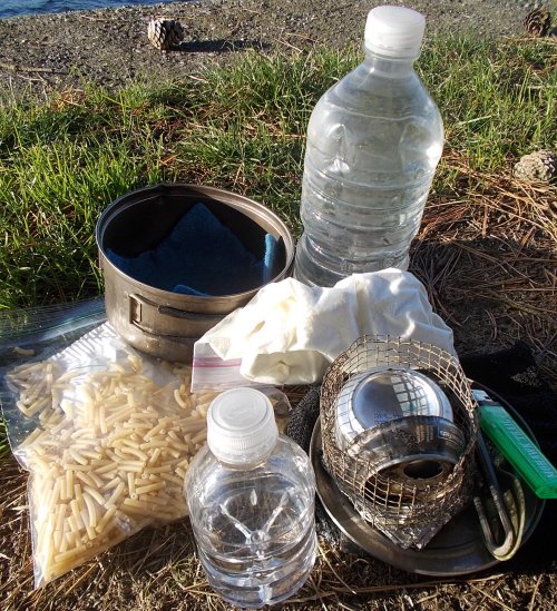 Everything needed to cook a mac ’n’ cheese dinner including cookset, water and the food!